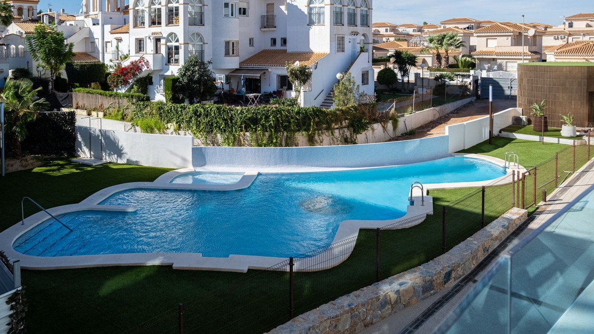 For sale - 2 Bedroom 2 Bathroom Apartment - Middle Floor Apartment in Orihuela - Playa Flamenca  - Alicante