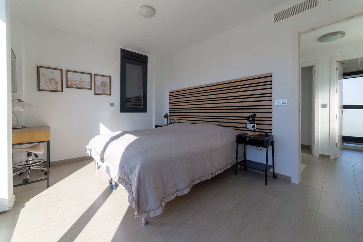 For sale - 3 Bedroom 2 Bathroom House - Detached Villa in Orihuela - Punta Prima  - Alicante