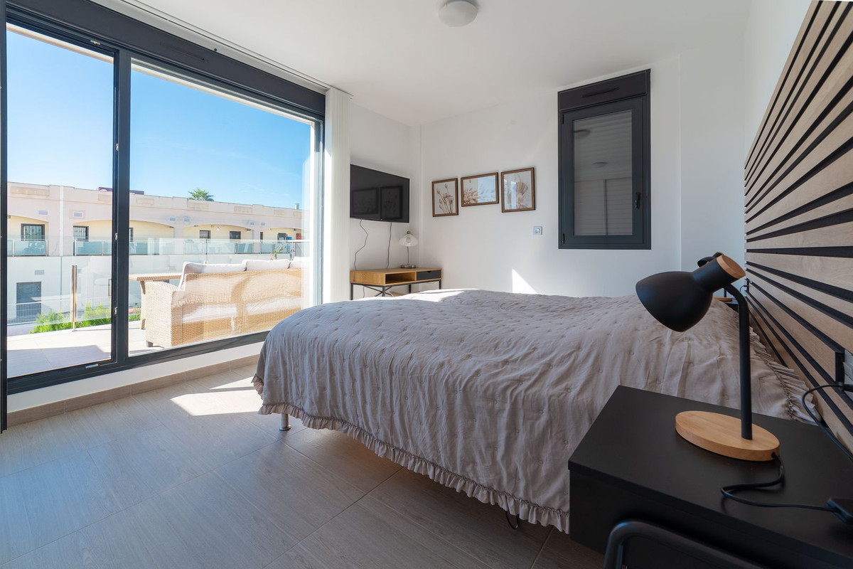 For sale - 3 Bedroom 2 Bathroom House - Detached Villa in Orihuela - Punta Prima  - Alicante