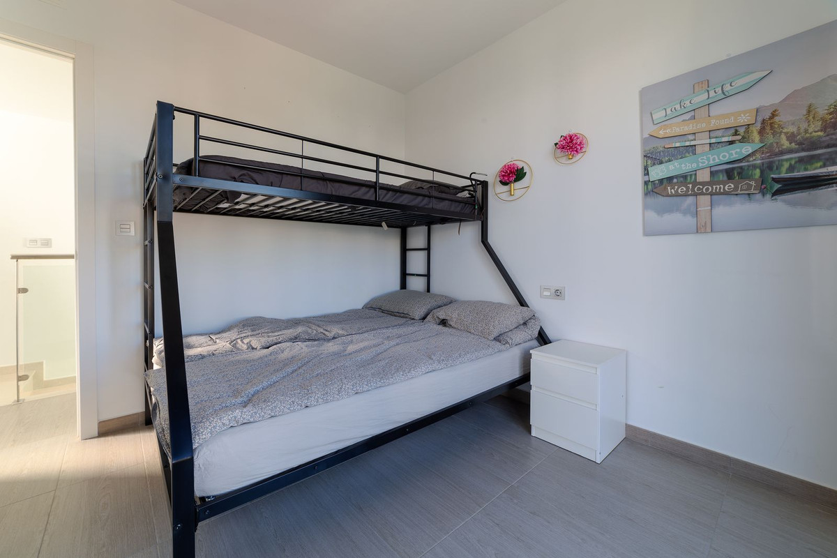 For sale - 3 Bedroom 2 Bathroom House - Detached Villa in Orihuela - Punta Prima  - Alicante