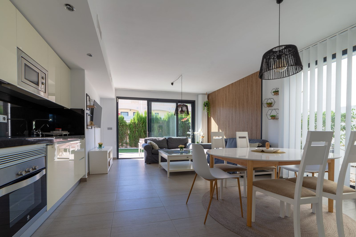 For sale - 3 Bedroom 2 Bathroom House - Detached Villa in Orihuela - Punta Prima  - Alicante