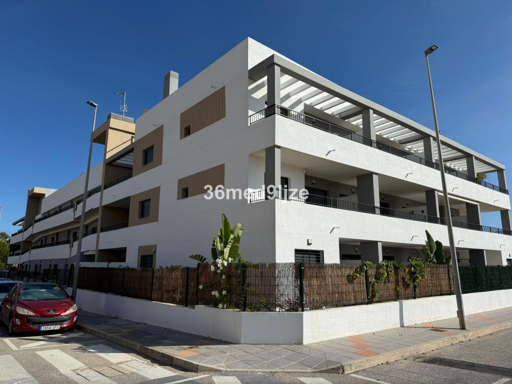 For sale - 1 Bedroom 1 Bathroom Middle Floor Apartment in Mil Palmeras  - Mil Palmeras  - Alicante