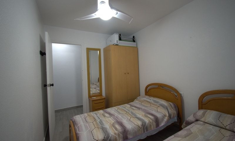 For sale - 3 Bedroom 1 Bathroom Apartment - Middle Floor Apartment in Torrevieja - Torrevieja Centro  - Alicante