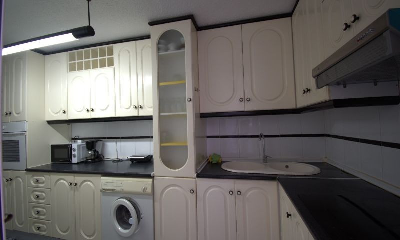 For sale - 3 Bedroom 1 Bathroom Apartment - Middle Floor Apartment in Torrevieja - Torrevieja Centro  - Alicante
