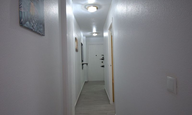 For sale - 3 Bedroom 1 Bathroom Apartment - Middle Floor Apartment in Torrevieja - Torrevieja Centro  - Alicante