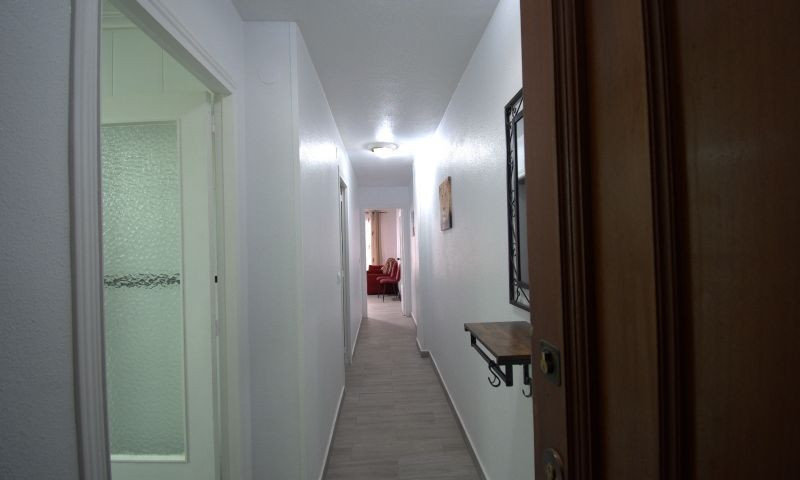 For sale - 3 Bedroom 1 Bathroom Apartment - Middle Floor Apartment in Torrevieja - Torrevieja Centro  - Alicante