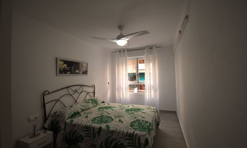 For sale - 3 Bedroom 1 Bathroom Apartment - Middle Floor Apartment in Torrevieja - Torrevieja Centro  - Alicante