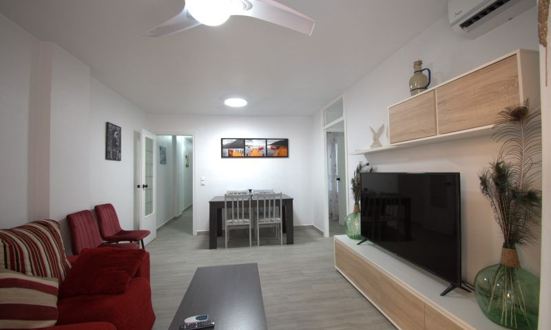 For sale - 3 Bedroom 1 Bathroom Apartment - Middle Floor Apartment in Torrevieja - Torrevieja Centro  - Alicante