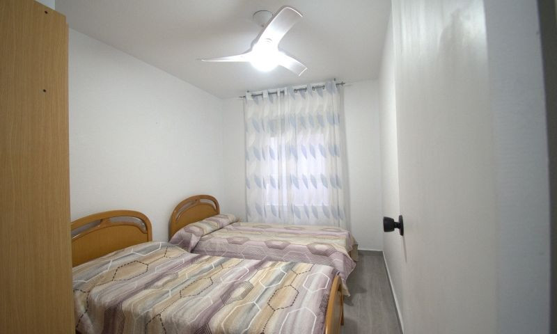 For sale - 3 Bedroom 1 Bathroom Apartment - Middle Floor Apartment in Torrevieja - Torrevieja Centro  - Alicante