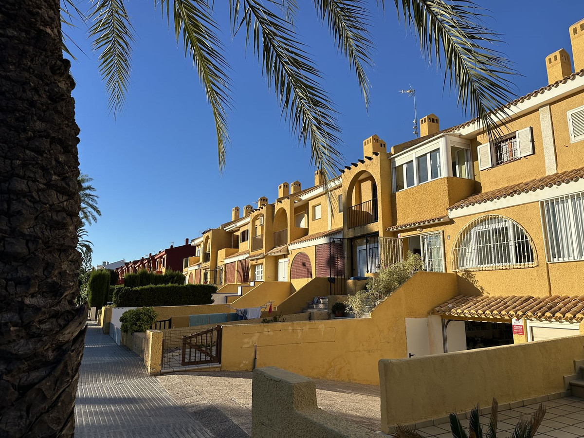 For sale - 4 Bedroom 4 Bathroom House - Townhouse in Orihuela - Orihuela Costa  - Alicante