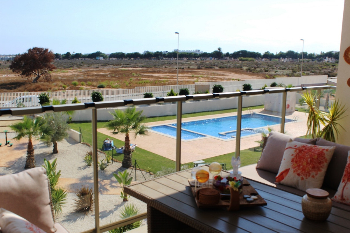 For sale - 2 Bedroom 2 Bathroom Apartment - Middle Floor Apartment in Orihuela - Orihuela Costa  - Alicante