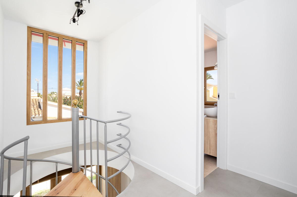For sale - 3 Bedroom 3 Bathroom House - Detached Villa in Orihuela - Cabo Roig  - Alicante