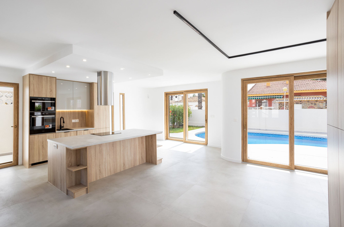 For sale - 3 Bedroom 3 Bathroom House - Detached Villa in Orihuela - Cabo Roig  - Alicante