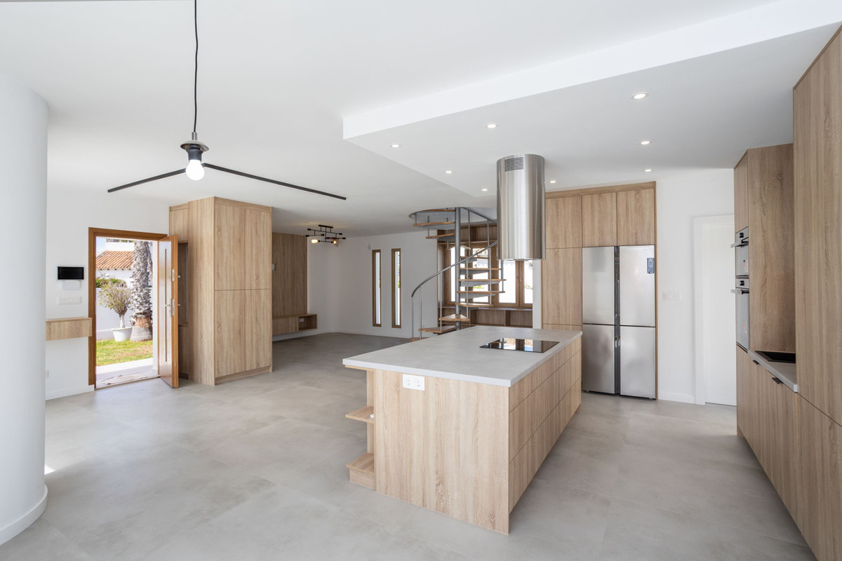 For sale - 3 Bedroom 3 Bathroom House - Detached Villa in Orihuela - Cabo Roig  - Alicante