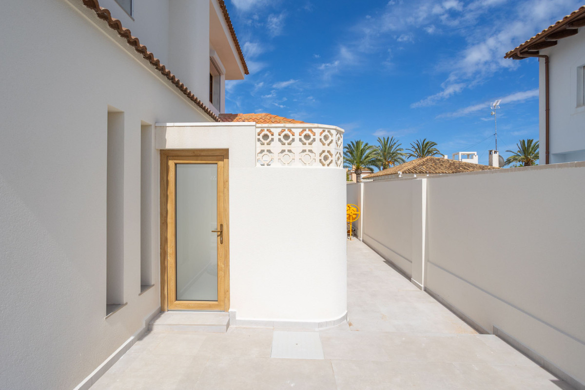 For sale - 3 Bedroom 3 Bathroom House - Detached Villa in Orihuela - Cabo Roig  - Alicante