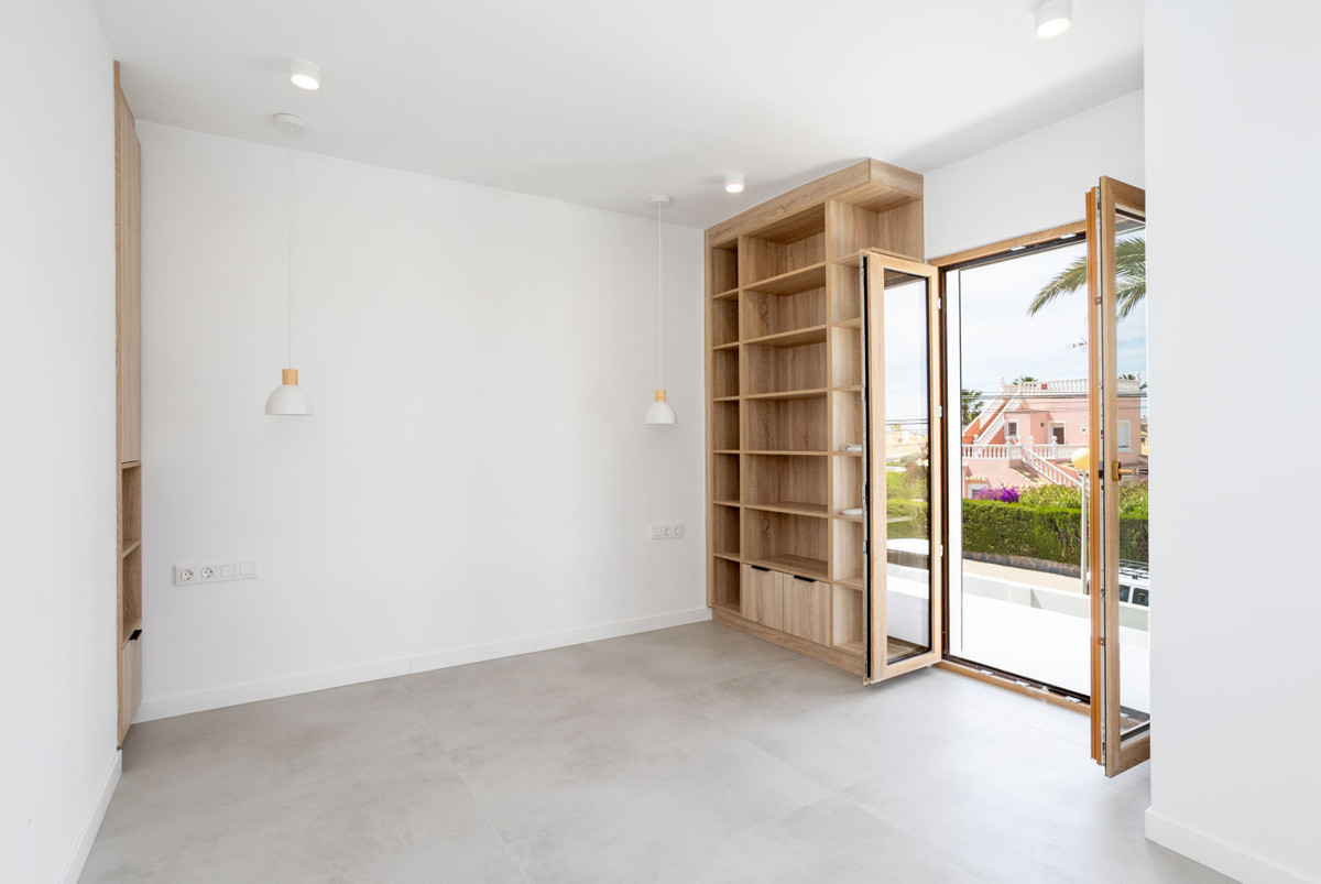 For sale - 3 Bedroom 3 Bathroom House - Detached Villa in Orihuela - Cabo Roig  - Alicante