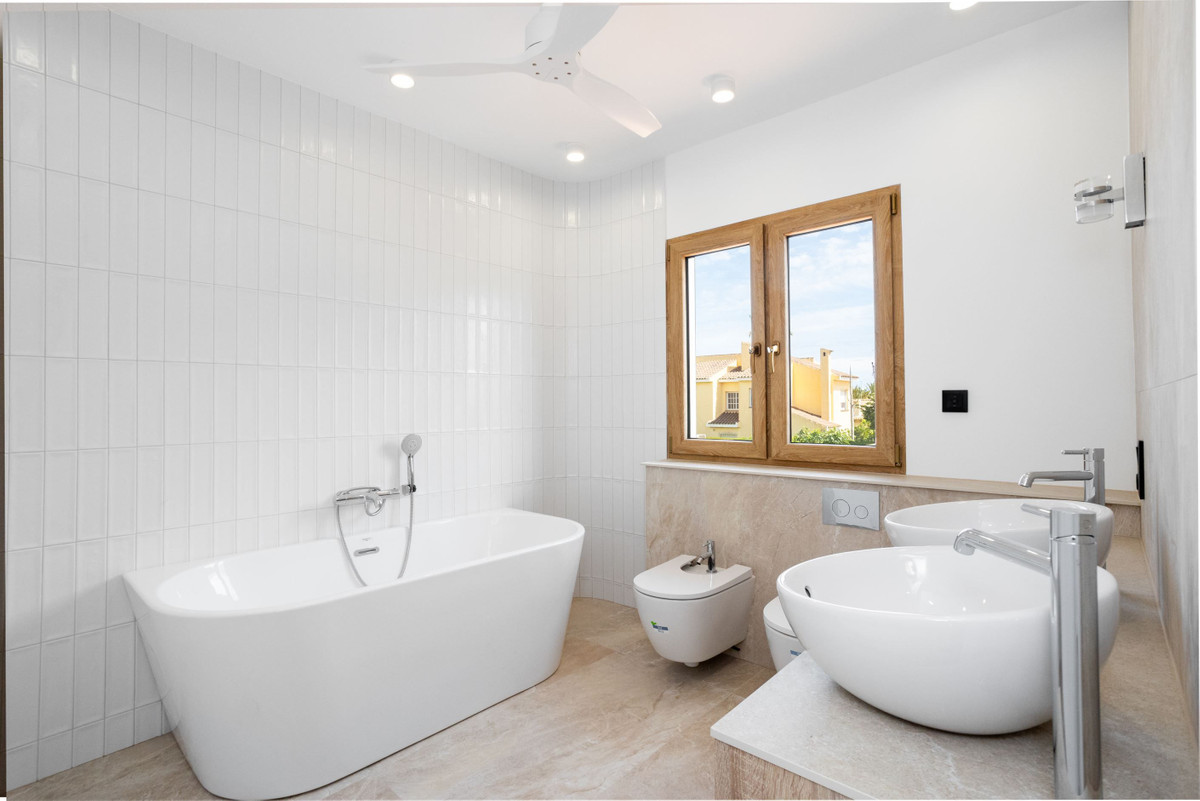 For sale - 3 Bedroom 3 Bathroom House - Detached Villa in Orihuela - Cabo Roig  - Alicante