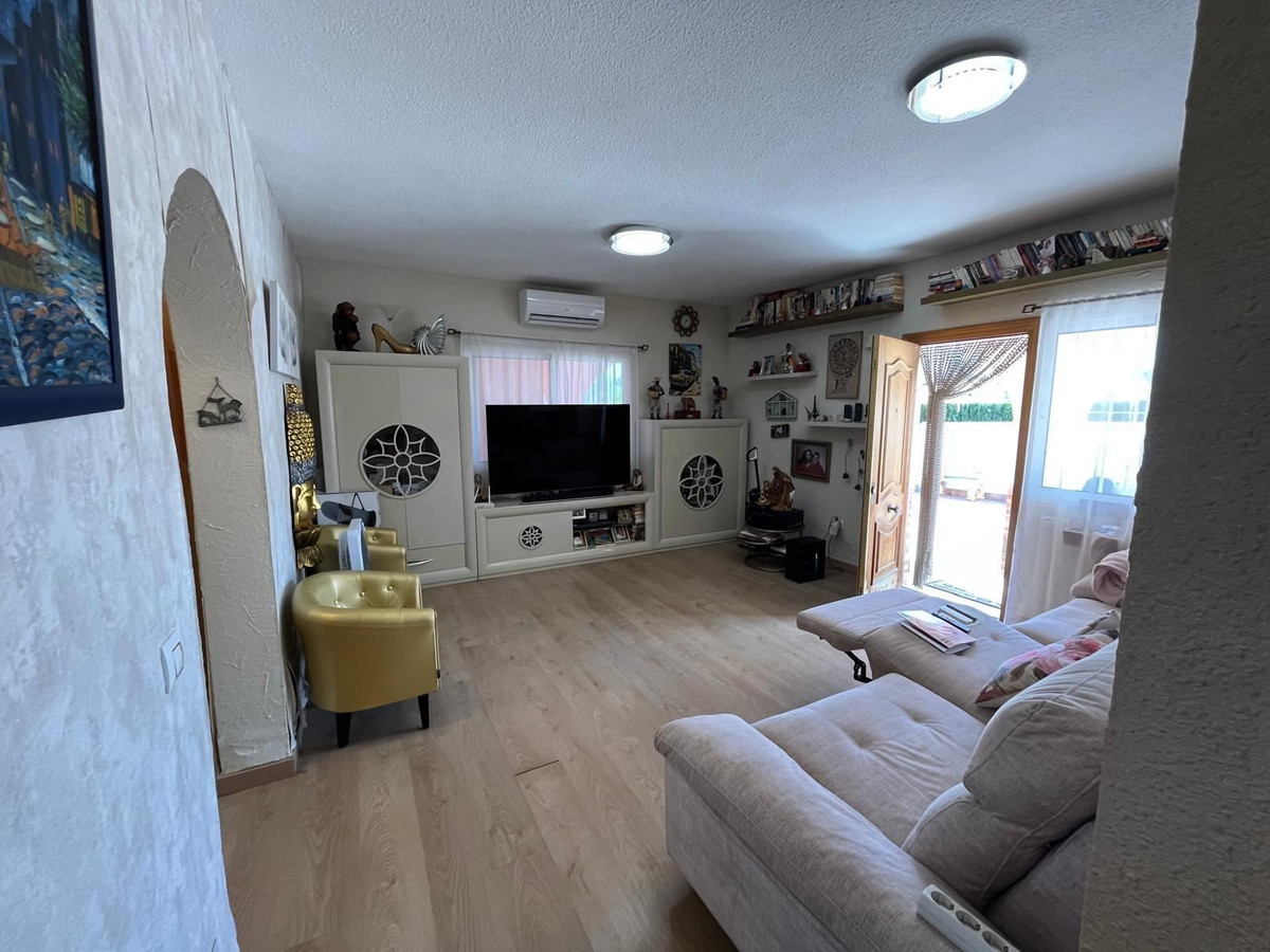 For sale - 4 Bedroom 2 Bathroom House - Detached Villa in Orihuela - Cabo Roig  - Alicante