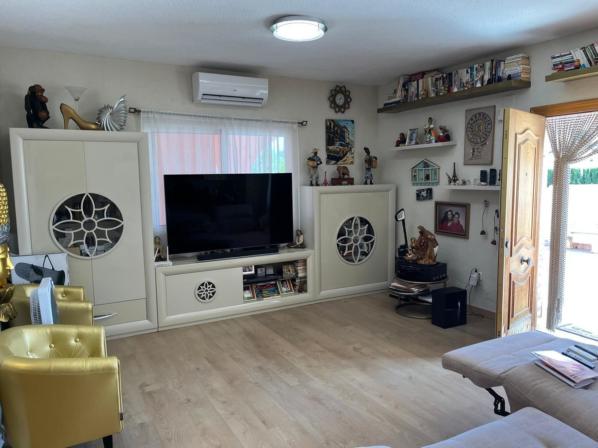 For sale - 4 Bedroom 2 Bathroom House - Detached Villa in Orihuela - Cabo Roig  - Alicante