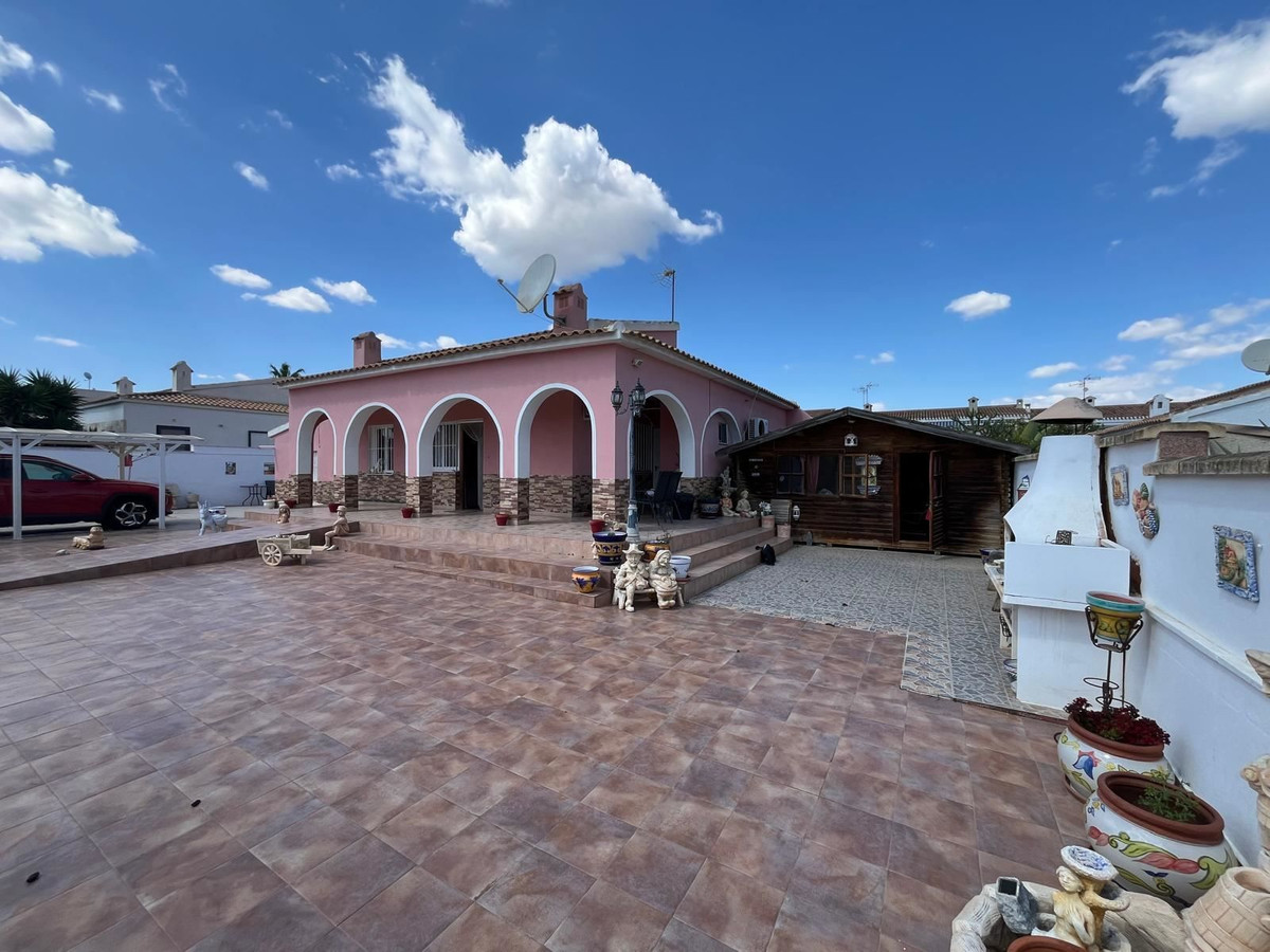 For sale - 4 Bedroom 2 Bathroom House - Detached Villa in Orihuela - Cabo Roig  - Alicante