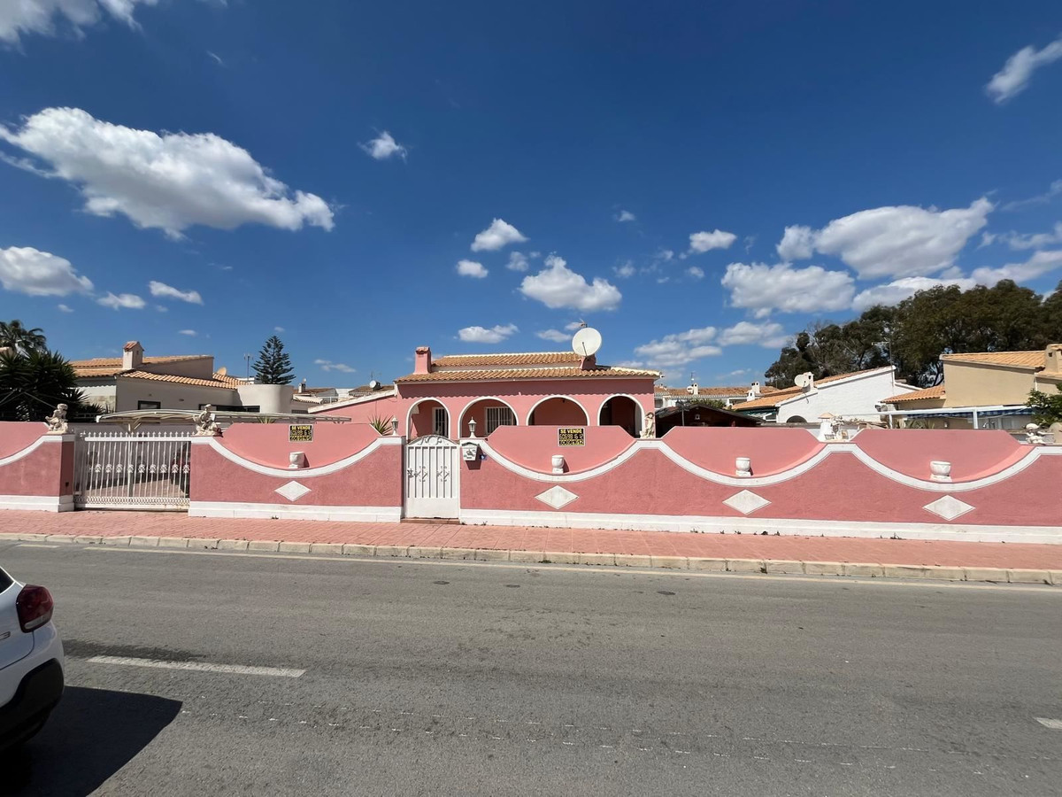 For sale - 4 Bedroom 2 Bathroom House - Detached Villa in Orihuela - Cabo Roig  - Alicante