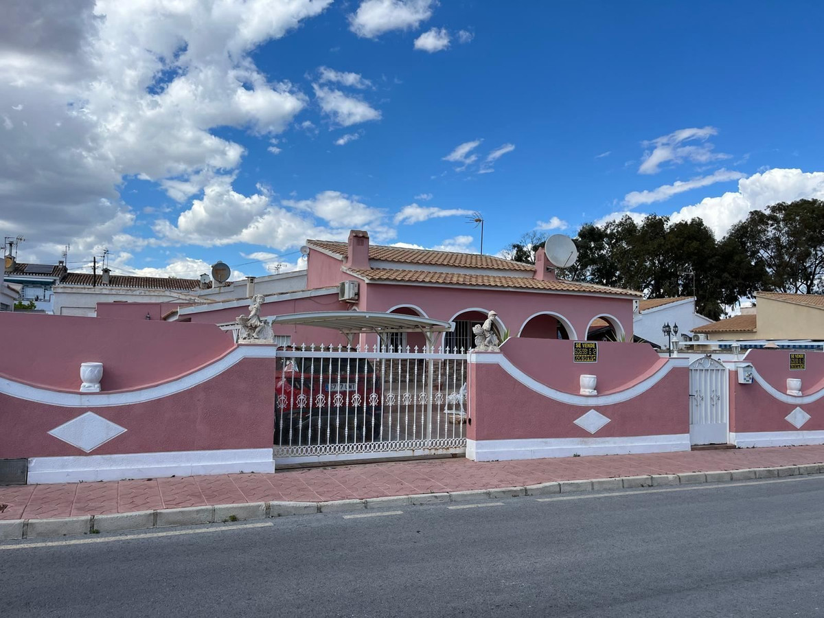 For sale - 4 Bedroom 2 Bathroom House - Detached Villa in Orihuela - Cabo Roig  - Alicante