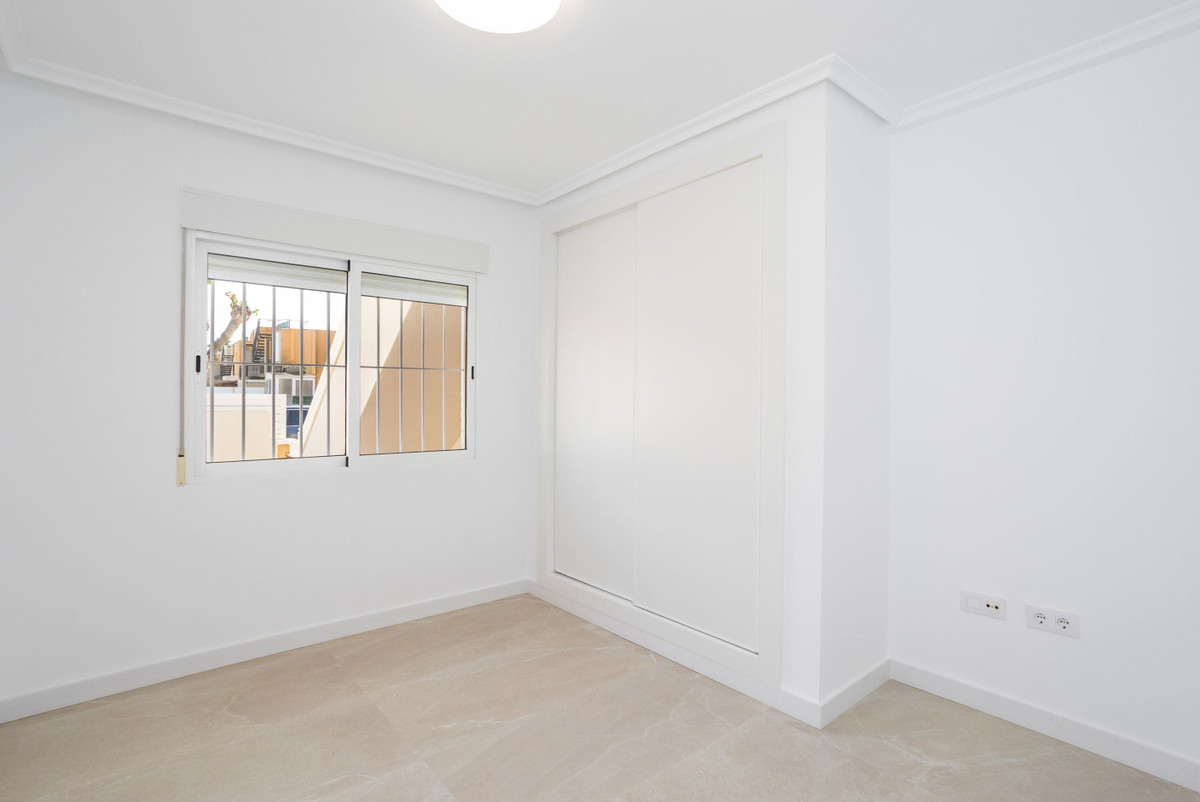 For sale - 2 Bedroom 1 Bathroom Apartment in Torre de la Horadada  - Torre de la Horadada  - Alicante