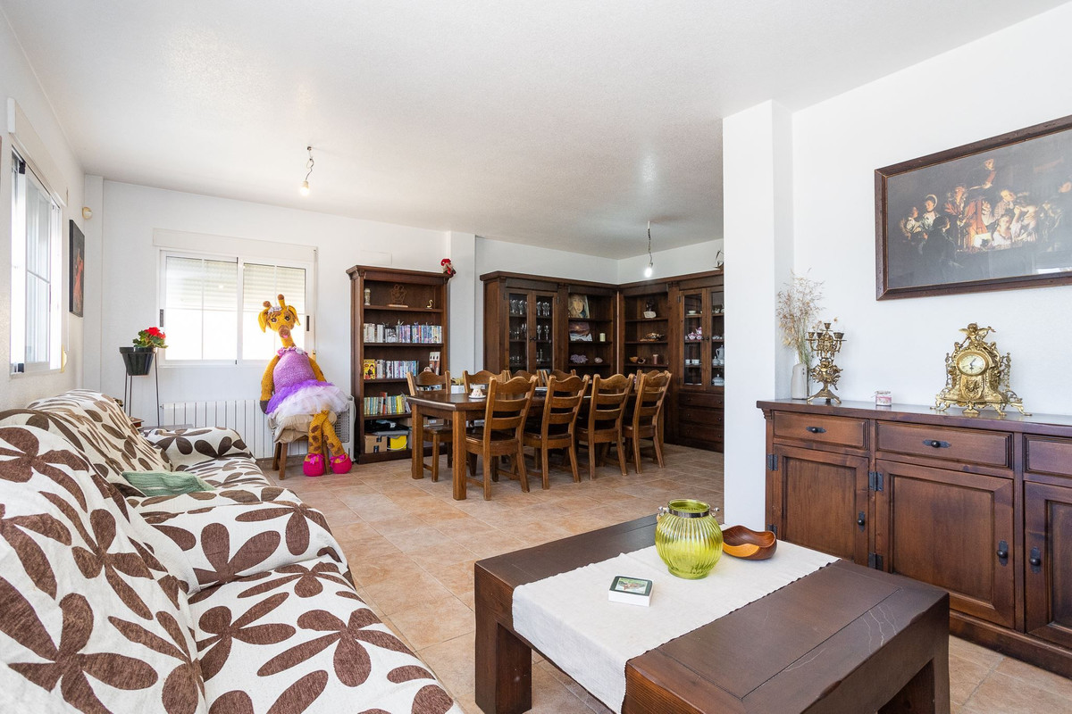 For sale - 6 Bedroom 5 Bathroom House - Detached Villa in Torrevieja - La Siesta  - Alicante