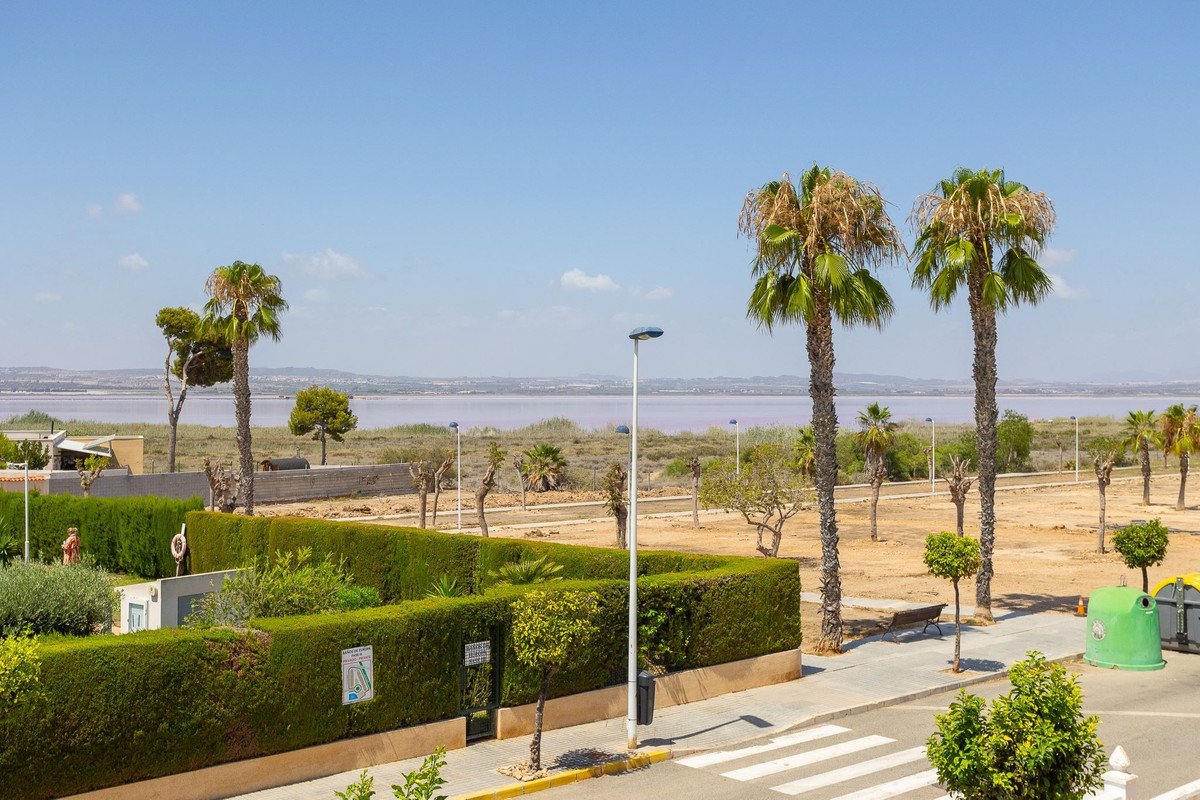For sale - 6 Bedroom 5 Bathroom House - Detached Villa in Torrevieja - La Siesta  - Alicante