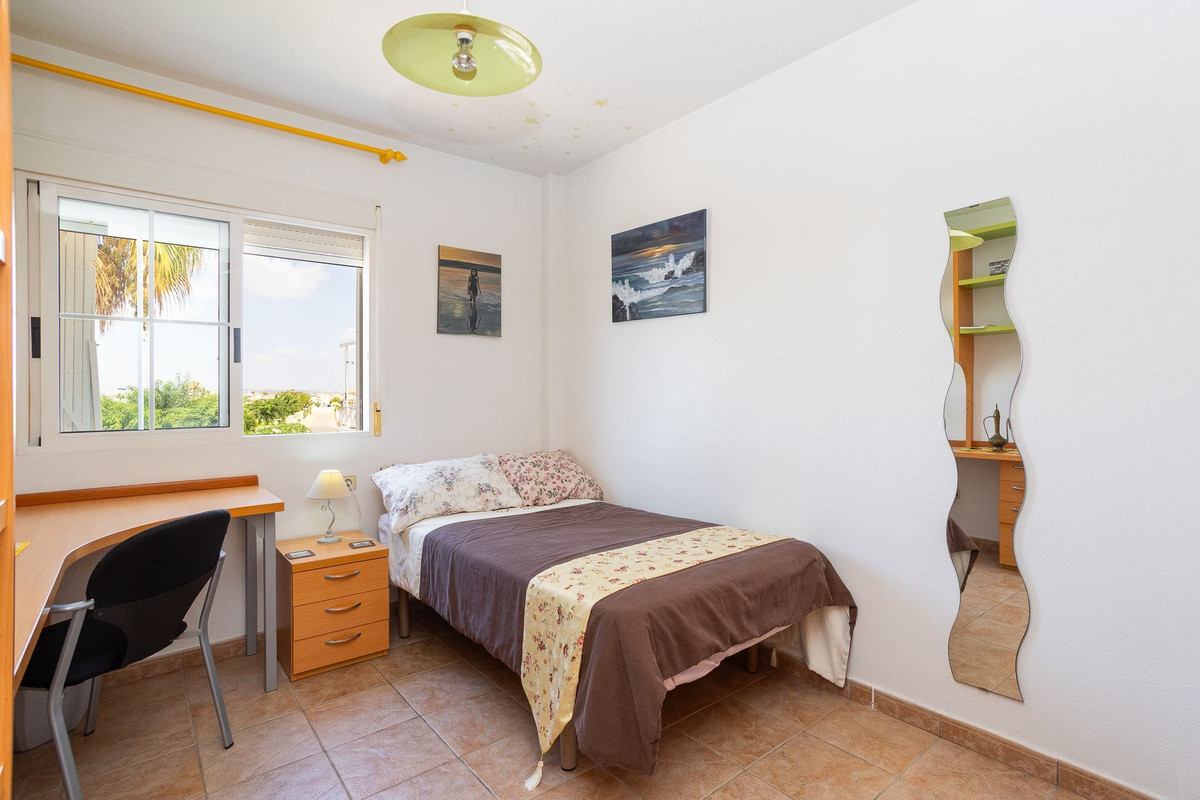 For sale - 6 Bedroom 5 Bathroom House - Detached Villa in Torrevieja - La Siesta  - Alicante