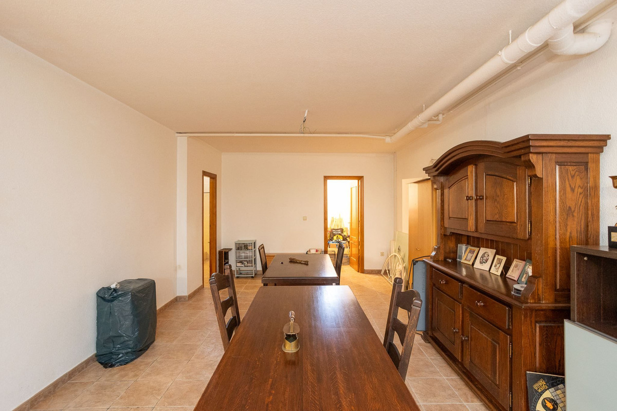 For sale - 6 Bedroom 5 Bathroom House - Detached Villa in Torrevieja - La Siesta  - Alicante
