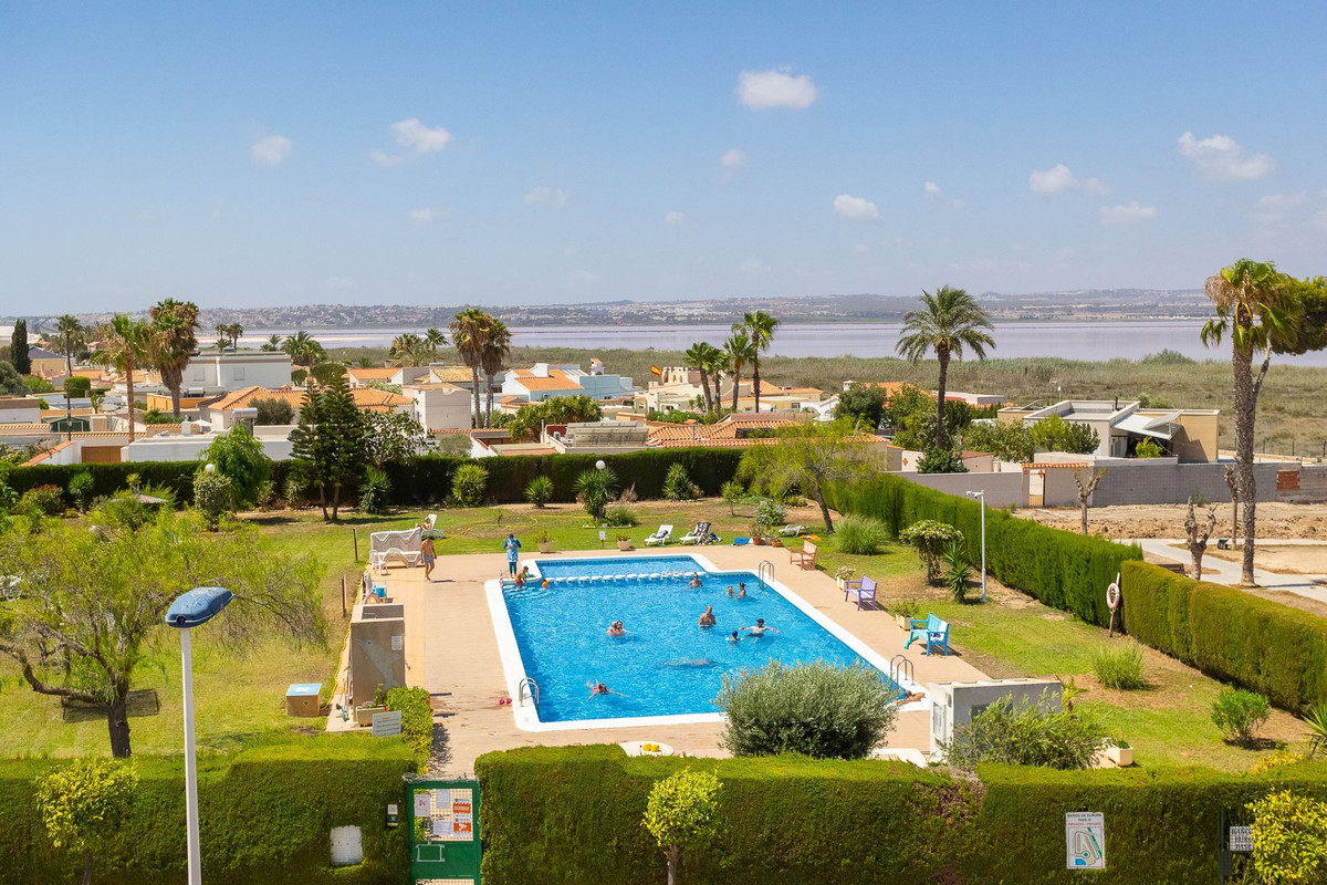 For sale - 6 Bedroom 5 Bathroom House - Detached Villa in Torrevieja - La Siesta  - Alicante