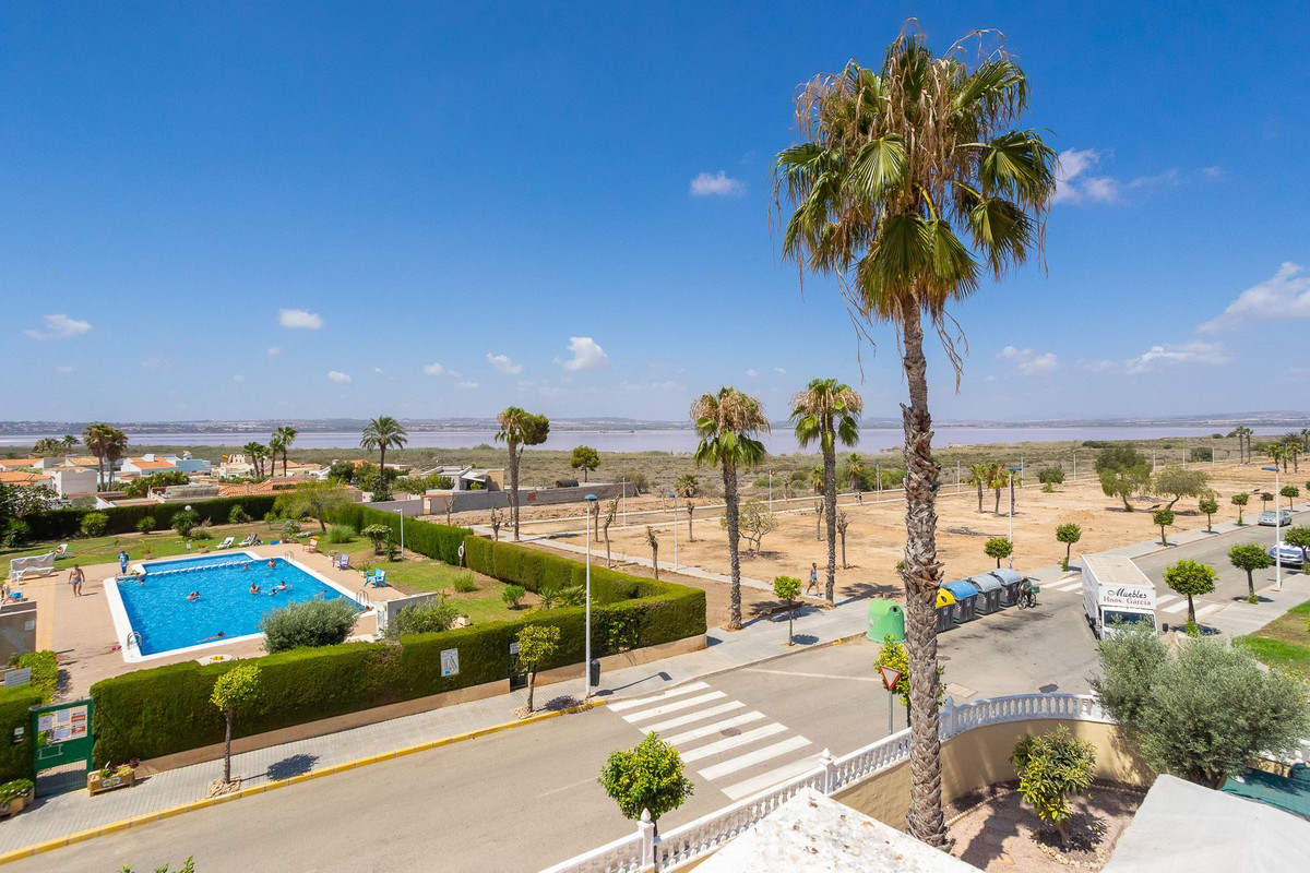 For sale - 6 Bedroom 5 Bathroom House - Detached Villa in Torrevieja - La Siesta  - Alicante
