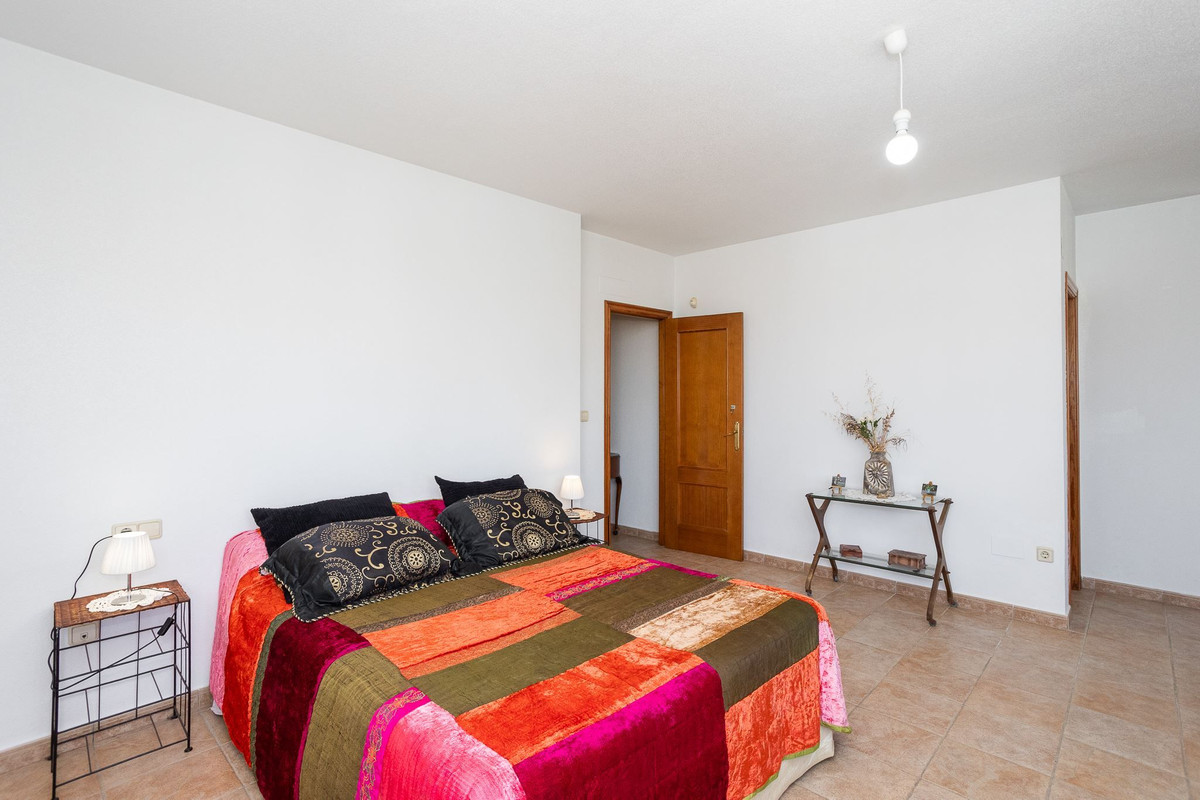 For sale - 6 Bedroom 5 Bathroom House - Detached Villa in Torrevieja - La Siesta  - Alicante
