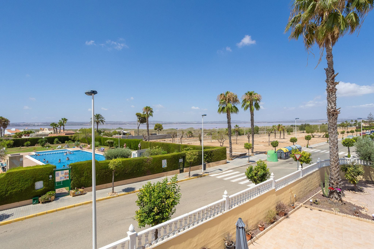 For sale - 6 Bedroom 5 Bathroom House - Detached Villa in Torrevieja - La Siesta  - Alicante