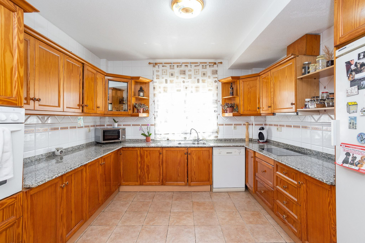 For sale - 6 Bedroom 5 Bathroom House - Detached Villa in Torrevieja - La Siesta  - Alicante