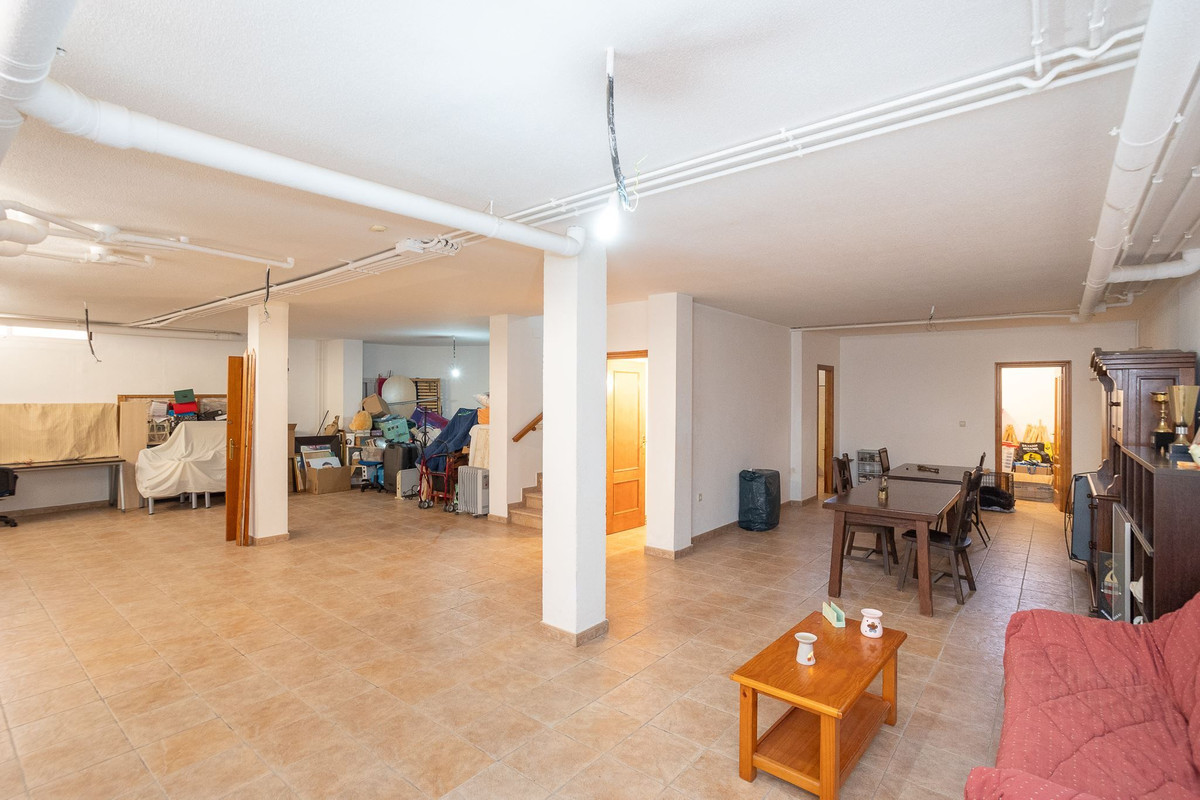 For sale - 6 Bedroom 5 Bathroom House - Detached Villa in Torrevieja - La Siesta  - Alicante