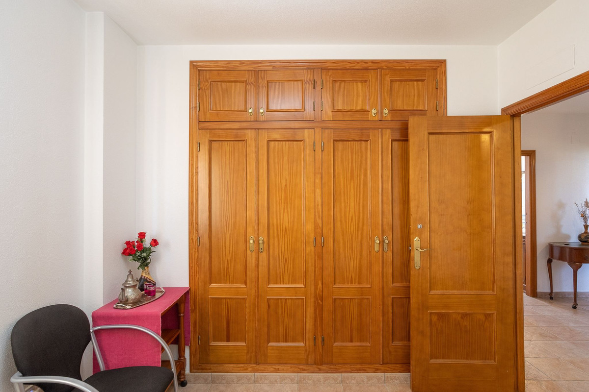 For sale - 6 Bedroom 5 Bathroom House - Detached Villa in Torrevieja - La Siesta  - Alicante