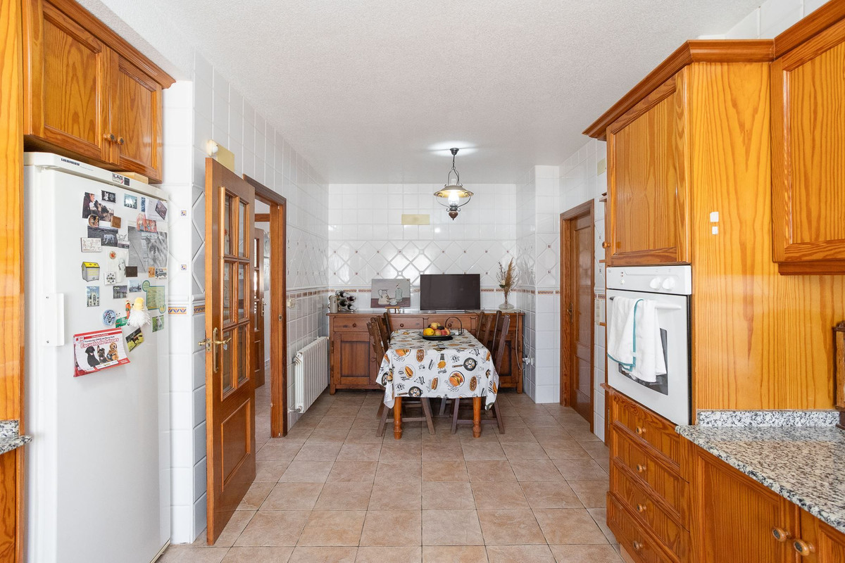 For sale - 6 Bedroom 5 Bathroom House - Detached Villa in Torrevieja - La Siesta  - Alicante