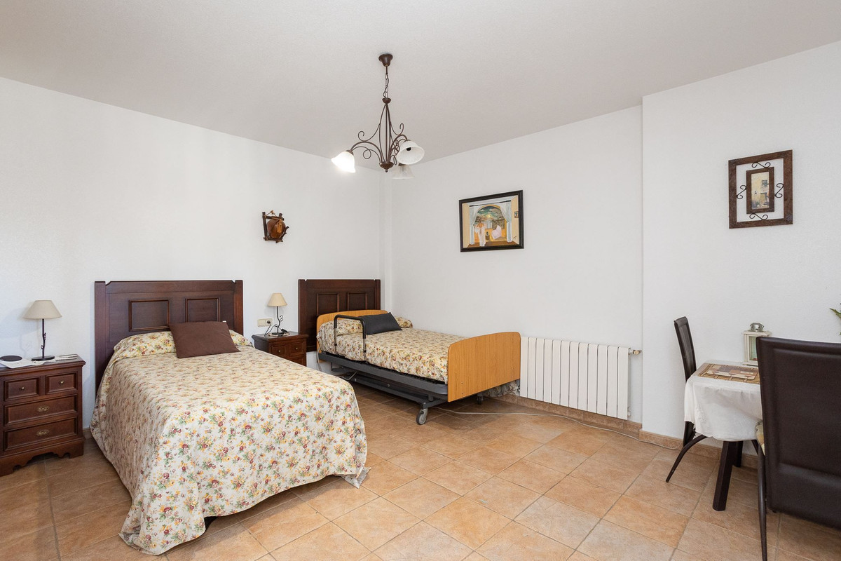 For sale - 6 Bedroom 5 Bathroom House - Detached Villa in Torrevieja - La Siesta  - Alicante