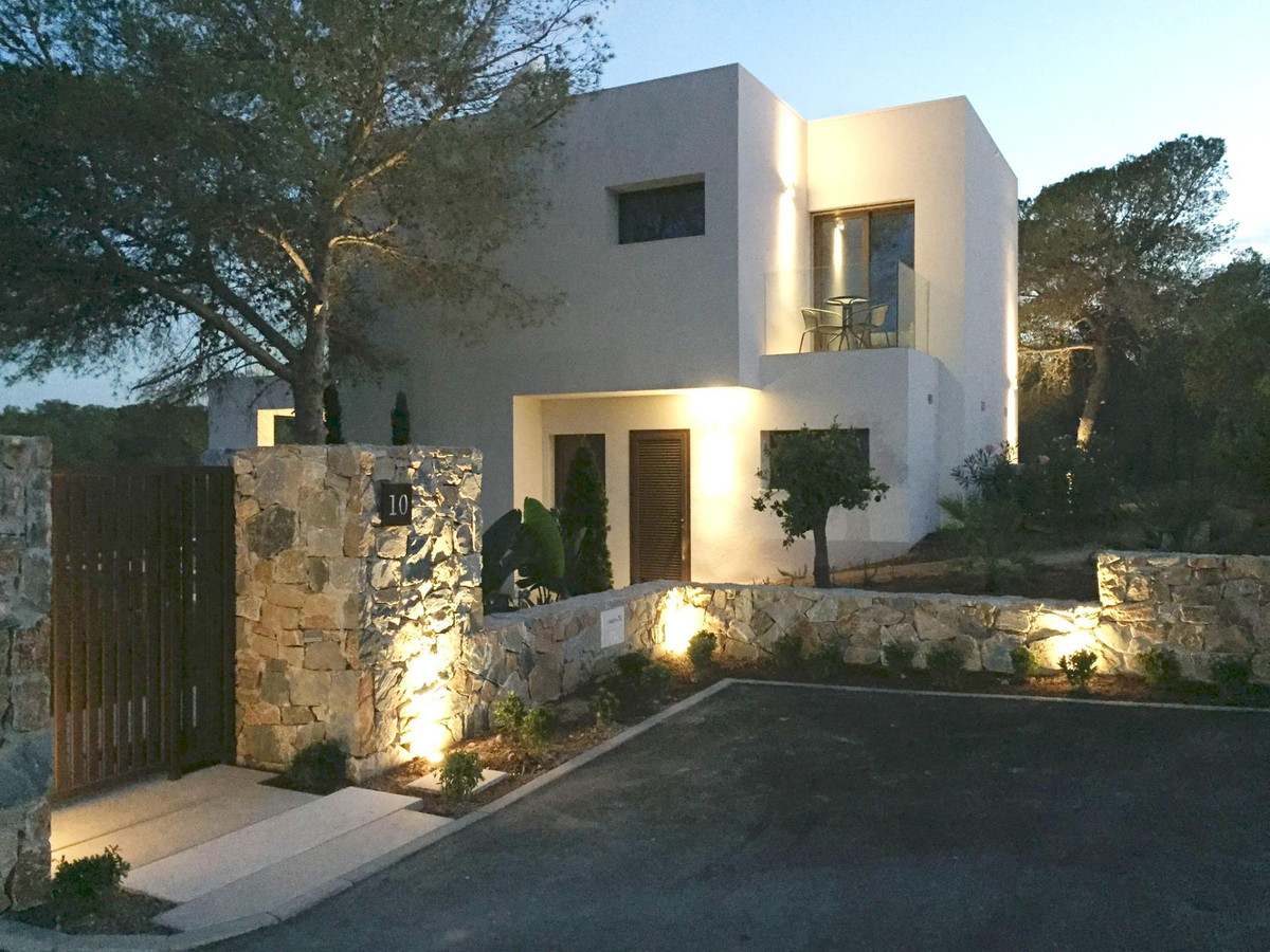 For sale - 3 Bedroom 2 Bathroom House - Detached Villa in Orihuela - Las Colinas Golf  - Alicante