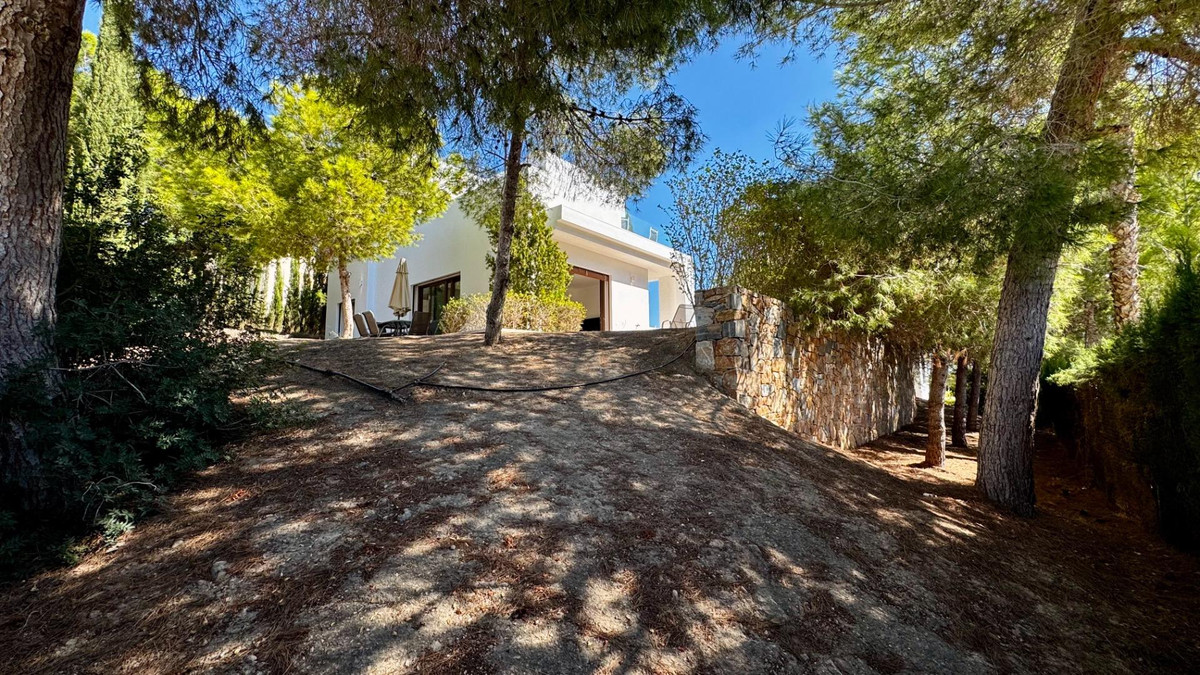 For sale - 3 Bedroom 2 Bathroom House - Detached Villa in Orihuela - Las Colinas Golf  - Alicante