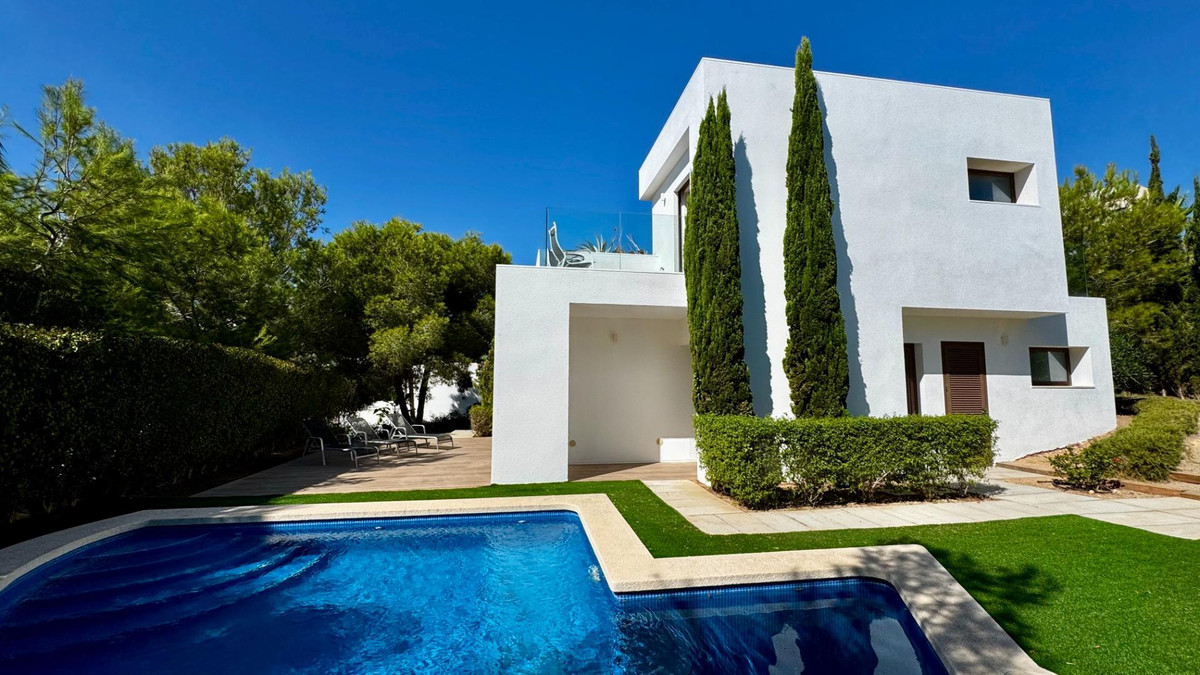For sale - 3 Bedroom 2 Bathroom House - Detached Villa in Orihuela - Las Colinas Golf  - Alicante