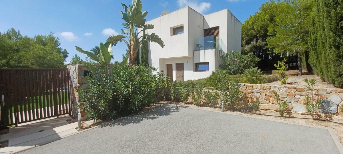 For sale - 3 Bedroom 2 Bathroom House - Detached Villa in Orihuela - Las Colinas Golf  - Alicante