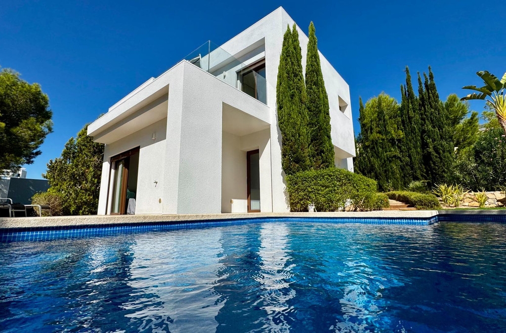 3 Bedroom 2 Bathroom House - Detached Villa in Orihuela