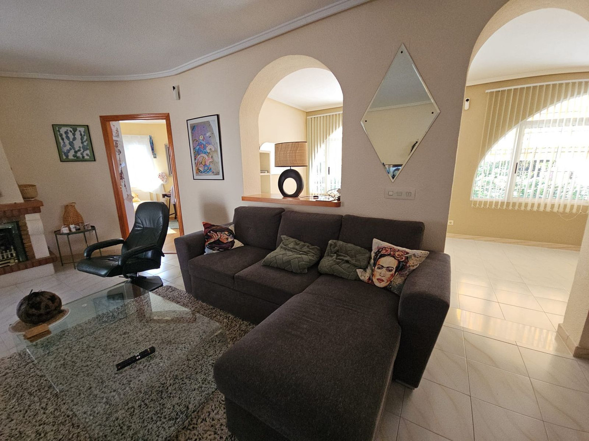 For sale - 4 Bedroom 3 Bathroom House - Detached Villa in Rojales - Quesada  - Alicante