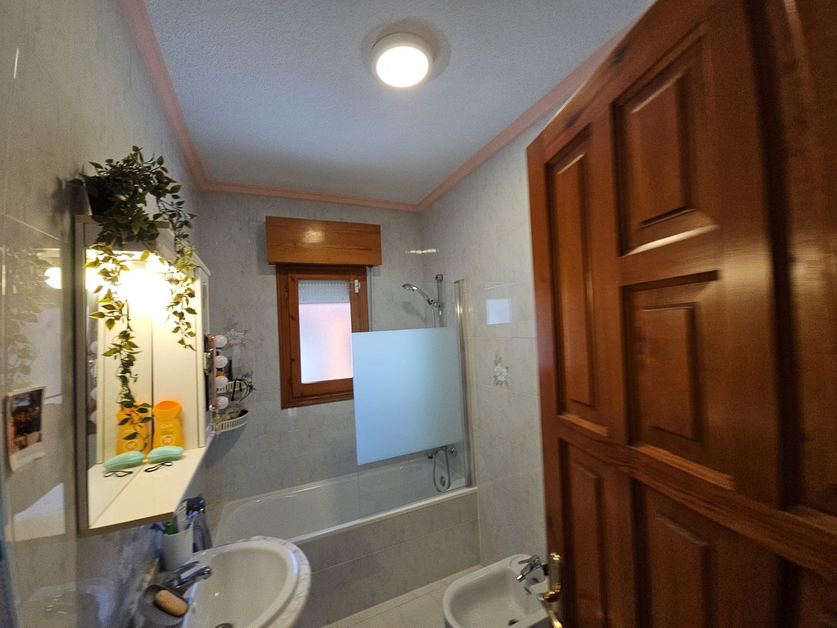 For sale - 4 Bedroom 3 Bathroom House - Detached Villa in Rojales - Quesada  - Alicante