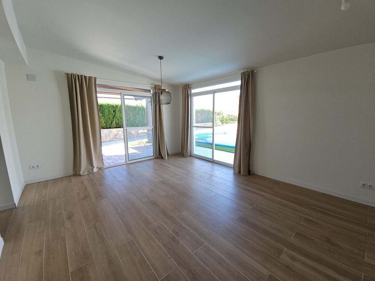 For sale - 4 Bedroom 3 Bathroom House - Detached Villa in Rojales - Quesada  - Alicante