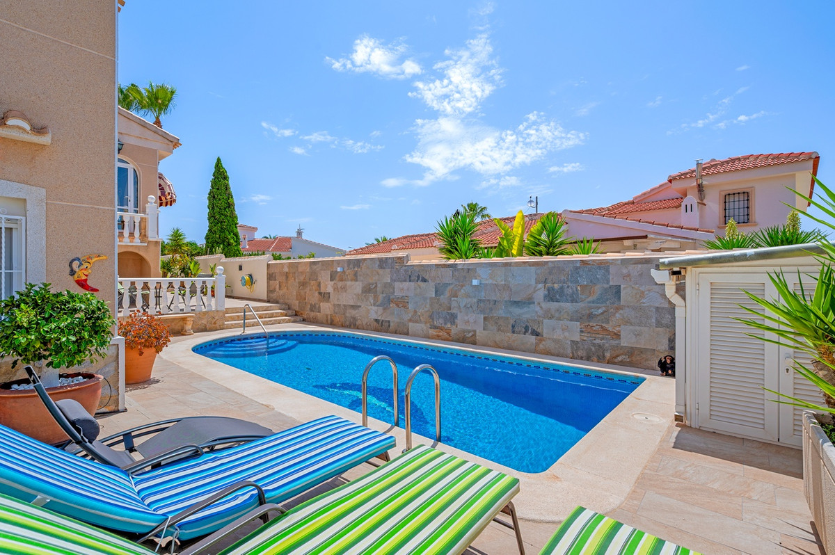 For sale - 3 Bedroom 3 Bathroom Detached Villa in Ciudad Quesada  - Ciudad Quesada  - Alicante