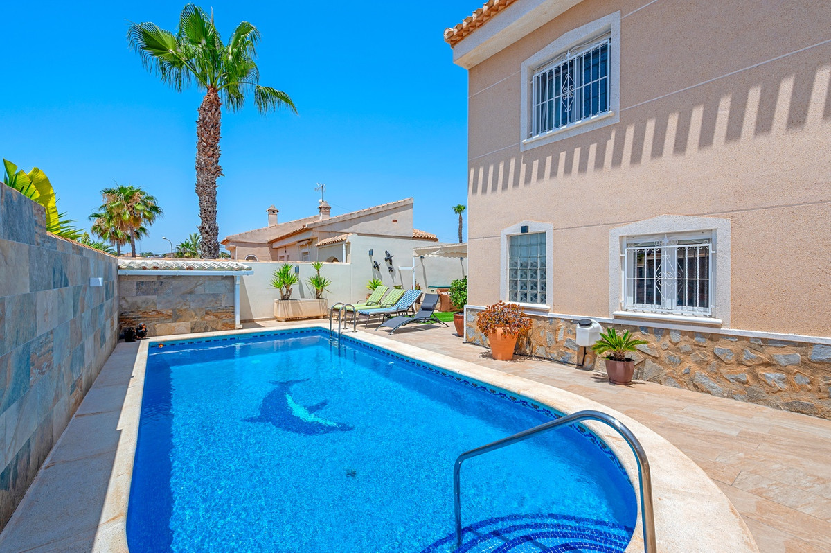 For sale - 3 Bedroom 3 Bathroom Detached Villa in Ciudad Quesada  - Ciudad Quesada  - Alicante